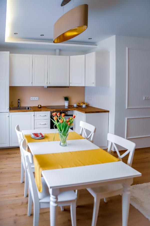 גיור Cozy Apartment In The Downtown מראה חיצוני תמונה